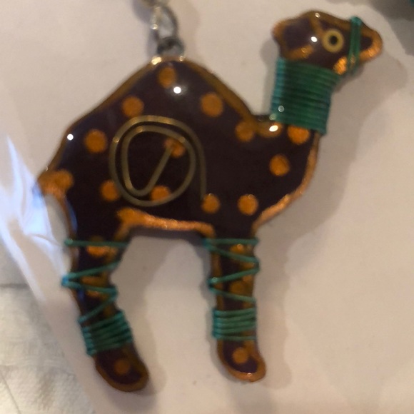 Camel Earrings - Picture 5 of 5